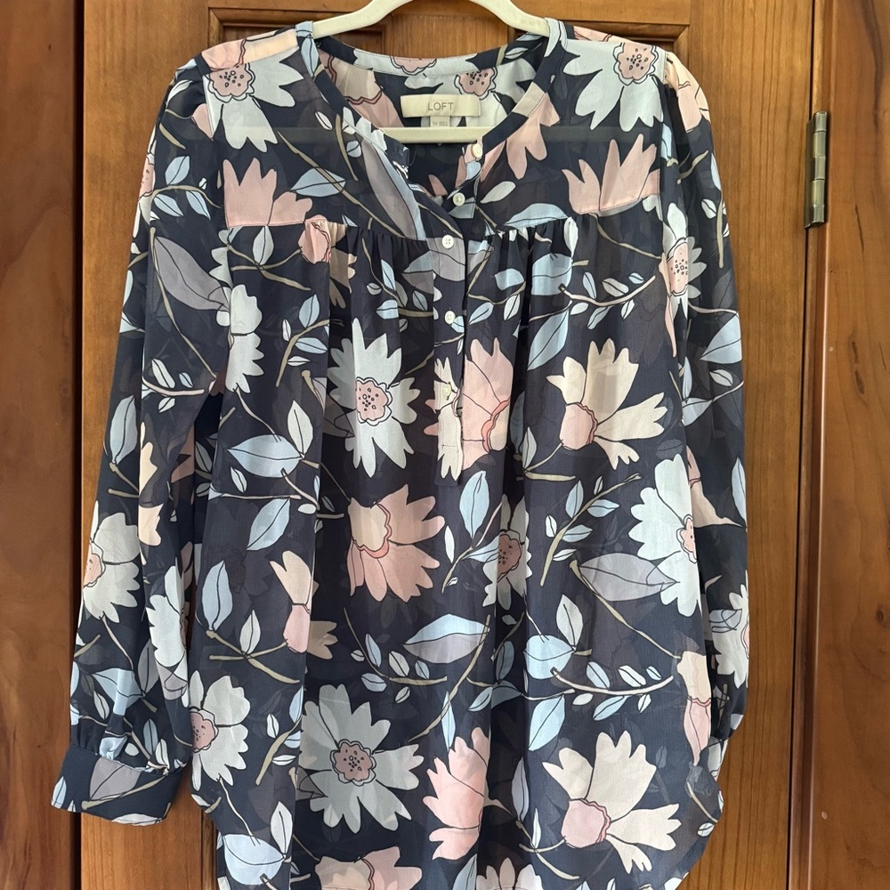 Ann Taylor Loft Blouse Women’s Small Navy Blue Floral Button Front Top